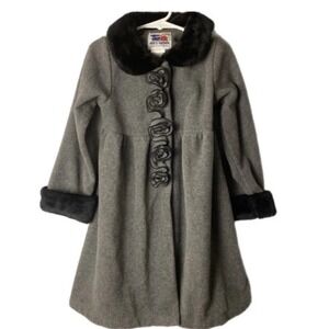 Pete's Partner Fleece Coat Kids 5/5 Gray Faux Fur Collar Rosette Trim Dress Coat